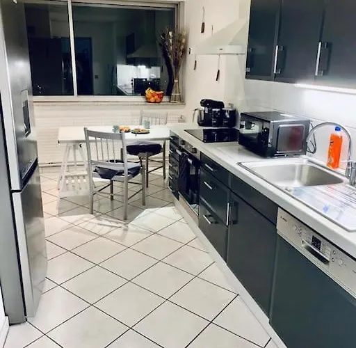 Tour De L’europe, En Plein Centre Avec Parking. Appartement